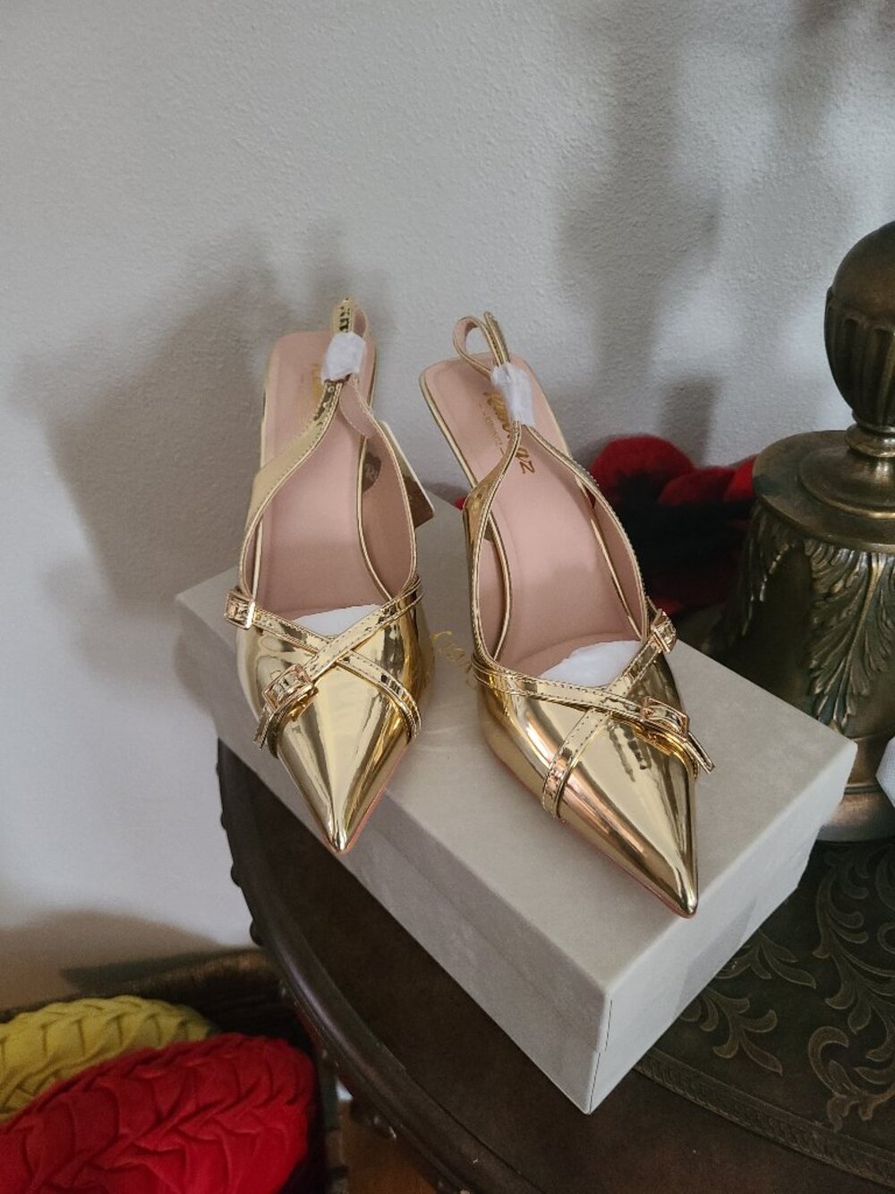 NEW Ribongz Gold Stiletto Pointed Toe Dressy Heels SZ 9 Slingback